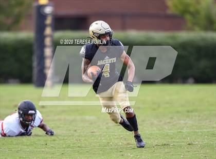 Thumbnail 3 in Greer vs Hillcrest (The Greer Gridiron Classic) photogallery.