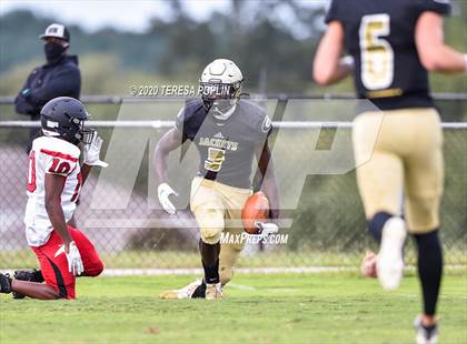 Thumbnail 3 in Greer vs Hillcrest (The Greer Gridiron Classic) photogallery.