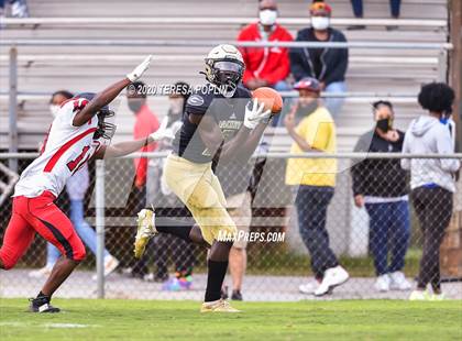 Thumbnail 2 in Greer vs Hillcrest (The Greer Gridiron Classic) photogallery.