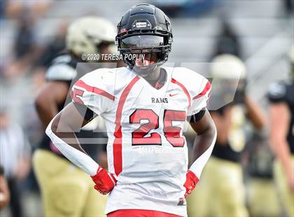 Thumbnail 2 in Greer vs Hillcrest (The Greer Gridiron Classic) photogallery.