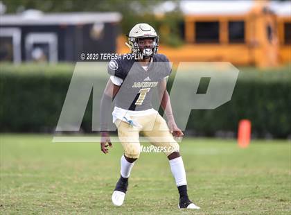 Thumbnail 3 in Greer vs Hillcrest (The Greer Gridiron Classic) photogallery.