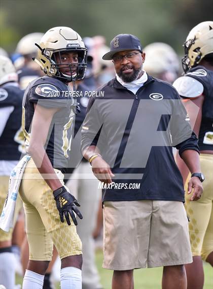 Thumbnail 3 in Greer vs Hillcrest (The Greer Gridiron Classic) photogallery.