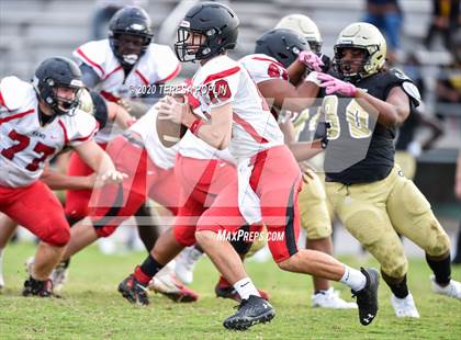 Thumbnail 3 in Greer vs Hillcrest (The Greer Gridiron Classic) photogallery.