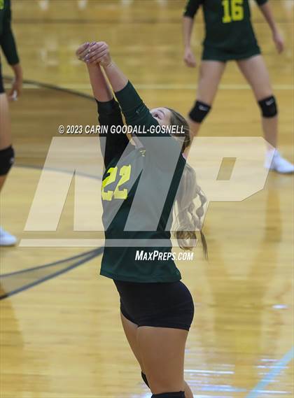 Thumbnail 3 in White Oak @ Croatan photogallery.