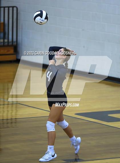 Thumbnail 3 in White Oak @ Croatan photogallery.