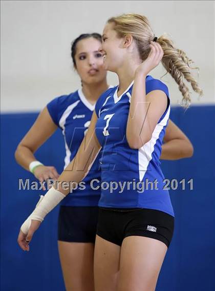Thumbnail 2 in Burroughs @ Burbank (Senior Night) photogallery.