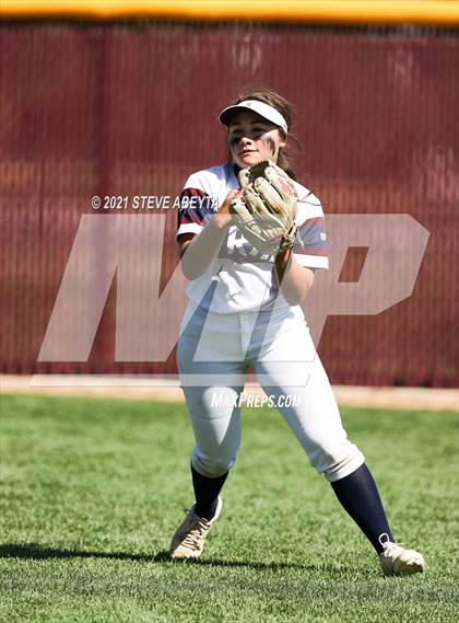 Thumbnail 2 in Arapahoe @ Cherokee Trail photogallery.