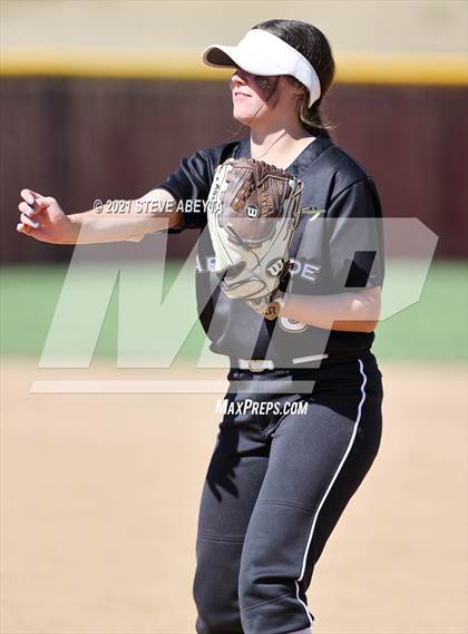 Thumbnail 3 in Arapahoe @ Cherokee Trail photogallery.