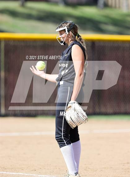 Thumbnail 1 in Arapahoe @ Cherokee Trail photogallery.