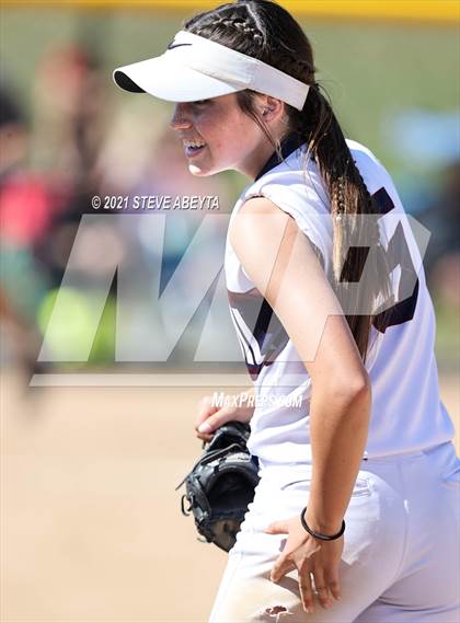 Thumbnail 3 in Arapahoe @ Cherokee Trail photogallery.