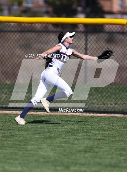 Thumbnail 2 in Arapahoe @ Cherokee Trail photogallery.