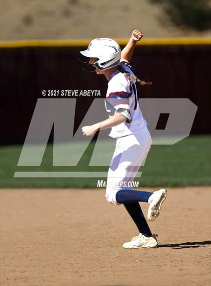 Thumbnail 3 in Arapahoe @ Cherokee Trail photogallery.