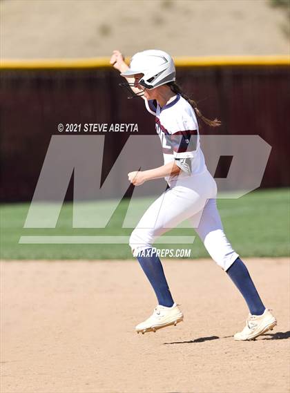 Thumbnail 2 in Arapahoe @ Cherokee Trail photogallery.