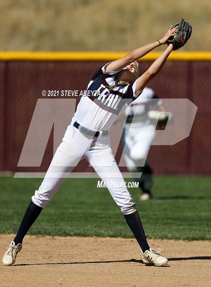Thumbnail 2 in Arapahoe @ Cherokee Trail photogallery.