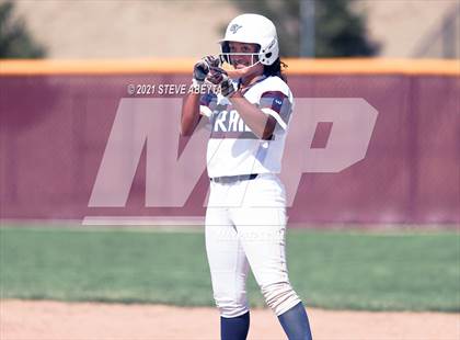 Thumbnail 3 in Arapahoe @ Cherokee Trail photogallery.