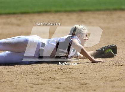 Thumbnail 1 in Arapahoe @ Cherokee Trail photogallery.