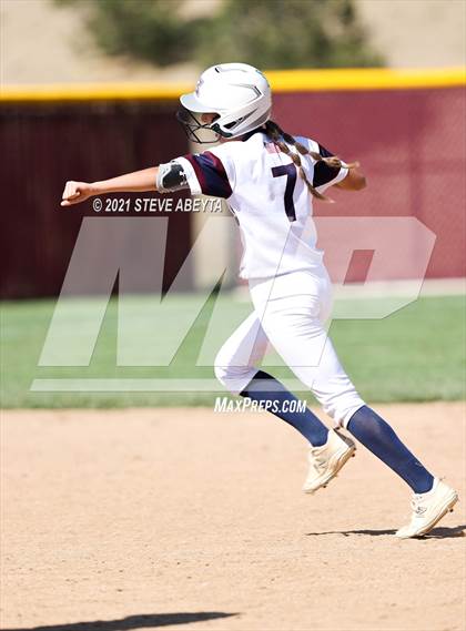 Thumbnail 1 in Arapahoe @ Cherokee Trail photogallery.