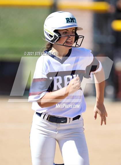 Thumbnail 2 in Arapahoe @ Cherokee Trail photogallery.
