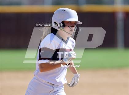 Thumbnail 2 in Arapahoe @ Cherokee Trail photogallery.