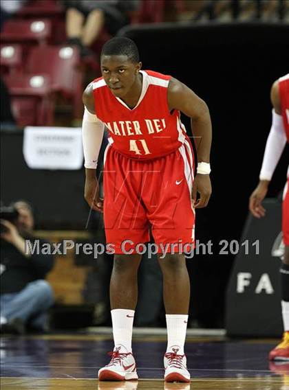 Thumbnail 1 in Mater Dei vs. De La Salle (CIF State D1 Final) photogallery.