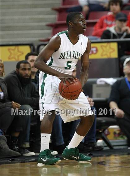 Thumbnail 2 in Mater Dei vs. De La Salle (CIF State D1 Final) photogallery.