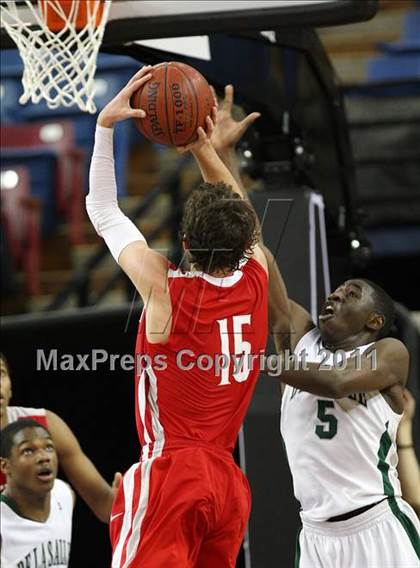 Thumbnail 3 in Mater Dei vs. De La Salle (CIF State D1 Final) photogallery.