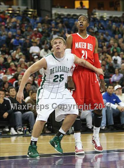 Thumbnail 2 in Mater Dei vs. De La Salle (CIF State D1 Final) photogallery.