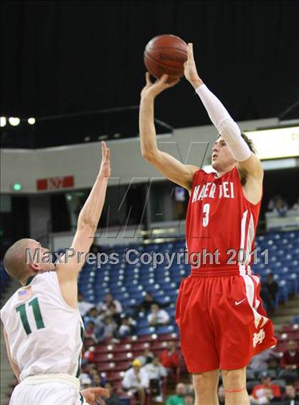 Thumbnail 2 in Mater Dei vs. De La Salle (CIF State D1 Final) photogallery.