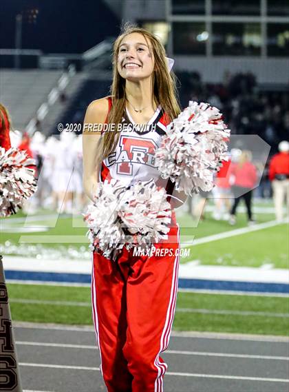 Thumbnail 3 in Pottsboro vs. White Oak (UIL 3A D1 Bi-District) photogallery.