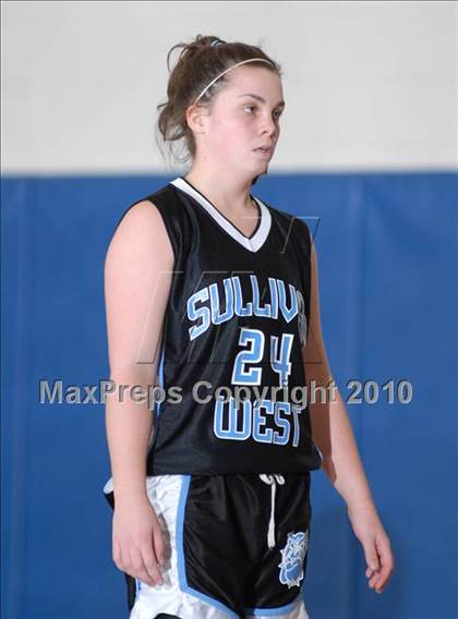 Thumbnail 2 in Sullivan West vs. Chester (Hambletonian Classic) photogallery.