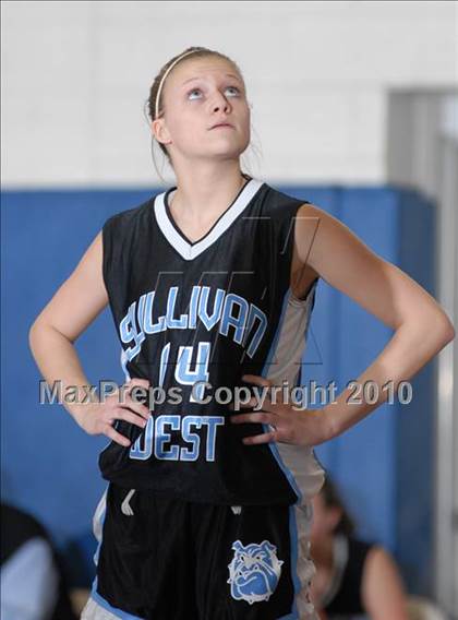Thumbnail 3 in Sullivan West vs. Chester (Hambletonian Classic) photogallery.