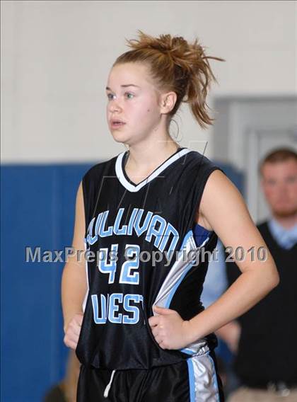 Thumbnail 2 in Sullivan West vs. Chester (Hambletonian Classic) photogallery.