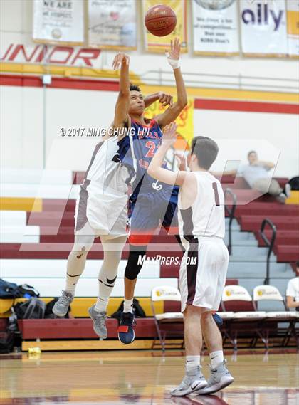 Thumbnail 2 in Bolsa Grande vs. Calvary Chapel (Estancia Coast Classic) photogallery.
