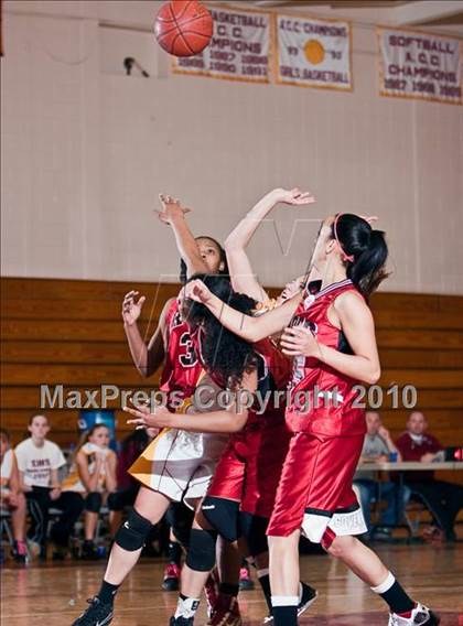 Thumbnail 3 in Cross @ St. Joseph (CIAC Class LL 2nd Round) photogallery.