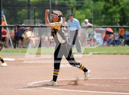 Thumbnail 1 in Goreville vs. Marissa/Coulterville (IHSA 1A Super-Sectional) photogallery.