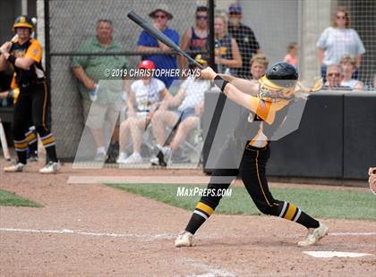 Thumbnail 2 in Goreville vs. Marissa/Coulterville (IHSA 1A Super-Sectional) photogallery.