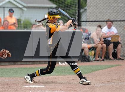 Thumbnail 1 in Goreville vs. Marissa/Coulterville (IHSA 1A Super-Sectional) photogallery.
