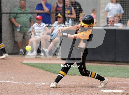 Thumbnail 1 in Goreville vs. Marissa/Coulterville (IHSA 1A Super-Sectional) photogallery.