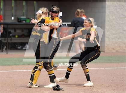 Thumbnail 1 in Goreville vs. Marissa/Coulterville (IHSA 1A Super-Sectional) photogallery.