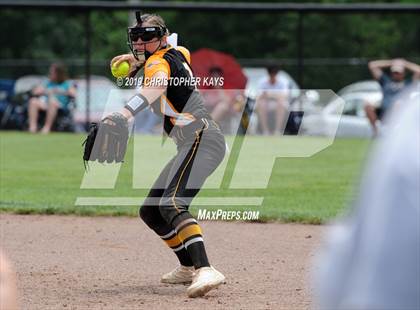 Thumbnail 1 in Goreville vs. Marissa/Coulterville (IHSA 1A Super-Sectional) photogallery.