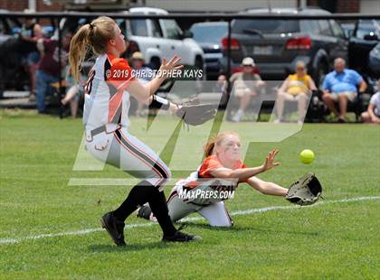 Thumbnail 3 in Goreville vs. Marissa/Coulterville (IHSA 1A Super-Sectional) photogallery.