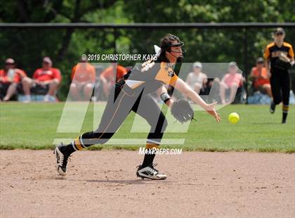 Thumbnail 3 in Goreville vs. Marissa/Coulterville (IHSA 1A Super-Sectional) photogallery.