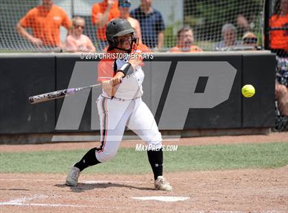 Thumbnail 3 in Goreville vs. Marissa/Coulterville (IHSA 1A Super-Sectional) photogallery.