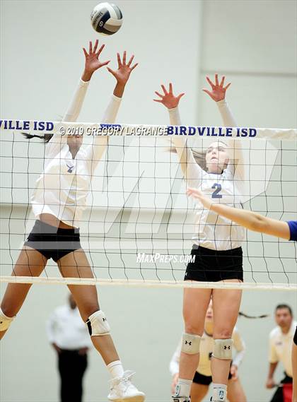 Thumbnail 2 in Guyer [John H.] vs Byron Nelson (UIL 6A Regional Playoff) photogallery.