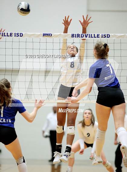 Thumbnail 3 in Guyer [John H.] vs Byron Nelson (UIL 6A Regional Playoff) photogallery.