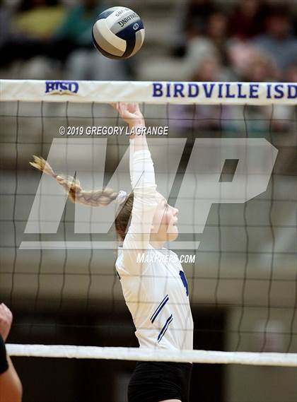 Thumbnail 1 in Guyer [John H.] vs Byron Nelson (UIL 6A Regional Playoff) photogallery.
