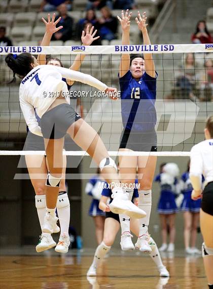 Thumbnail 1 in Guyer [John H.] vs Byron Nelson (UIL 6A Regional Playoff) photogallery.