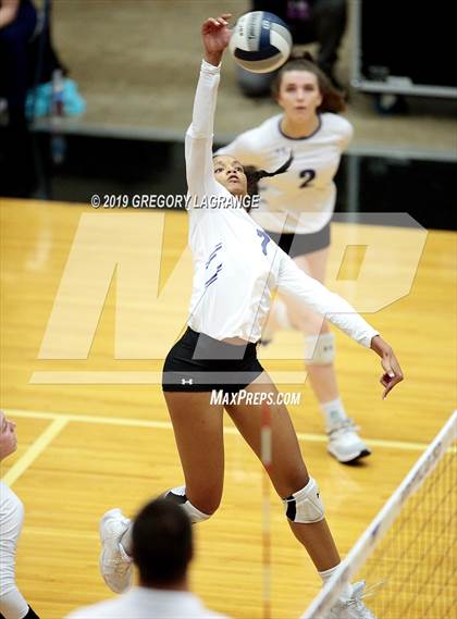 Thumbnail 1 in Guyer [John H.] vs Byron Nelson (UIL 6A Regional Playoff) photogallery.
