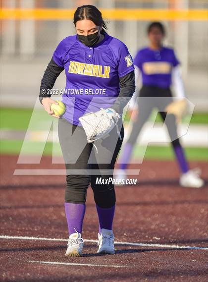 Thumbnail 3 in Glenn @ Norwalk photogallery.