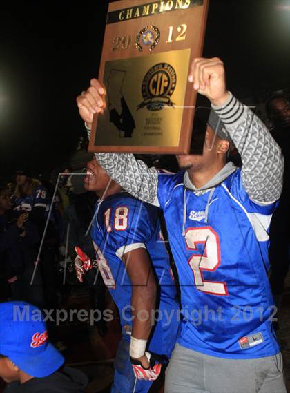 Thumbnail 2 in Chaminade @ Serra (CIF SS Western Division Final) photogallery.